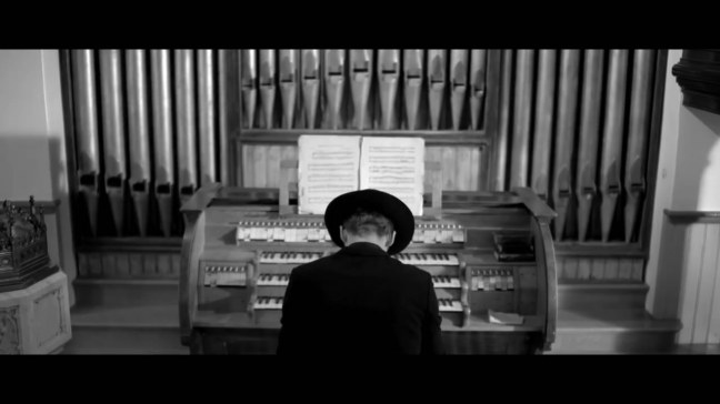 1361779921_woodkid-i-love-you-official-video.mp4_snapshot_05.16_2013.02.25_17.59.01